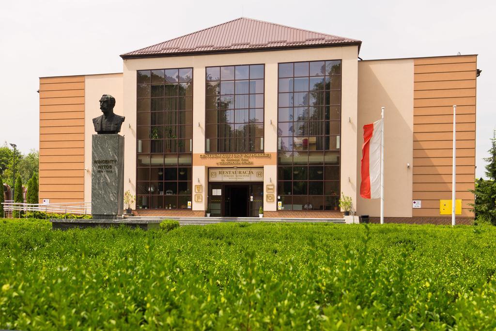 Pokoje Goscinne W Centrum Kultury Wsi Polskiej Wierzchoslawice Eksteriør bilde